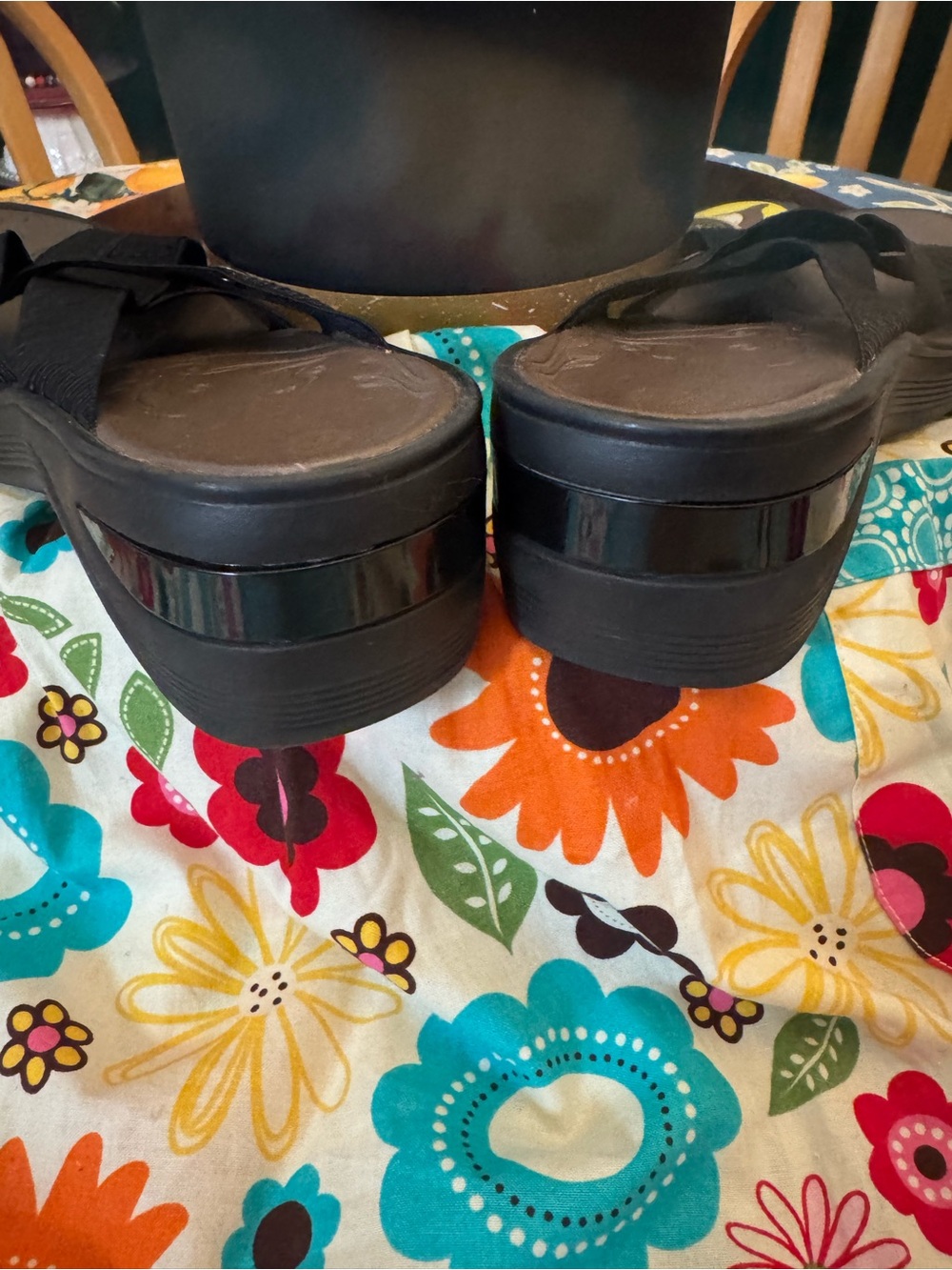 Bzees Slip on Sandals - Picture 5 of 5